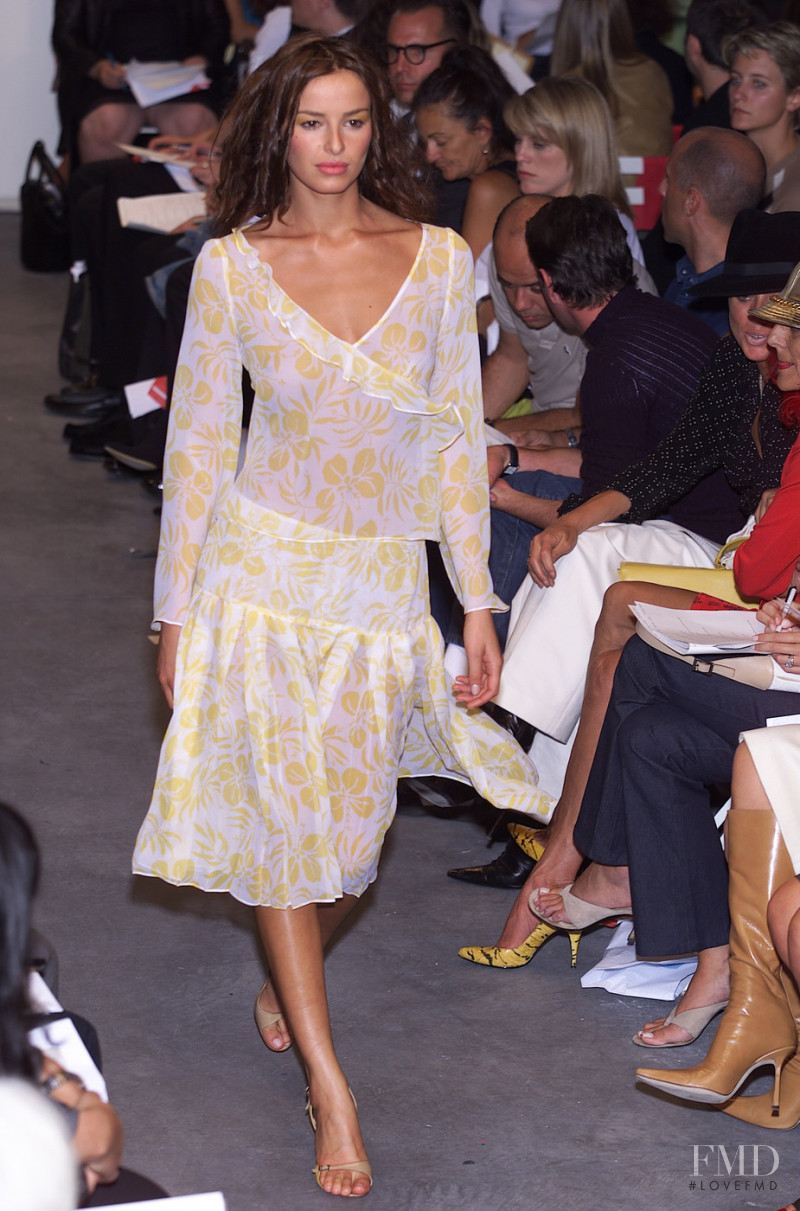 Diane Von Furstenberg fashion show for Spring/Summer 2001