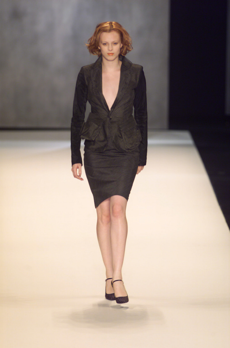 Donna Karan New York fashion show for Spring/Summer 2001