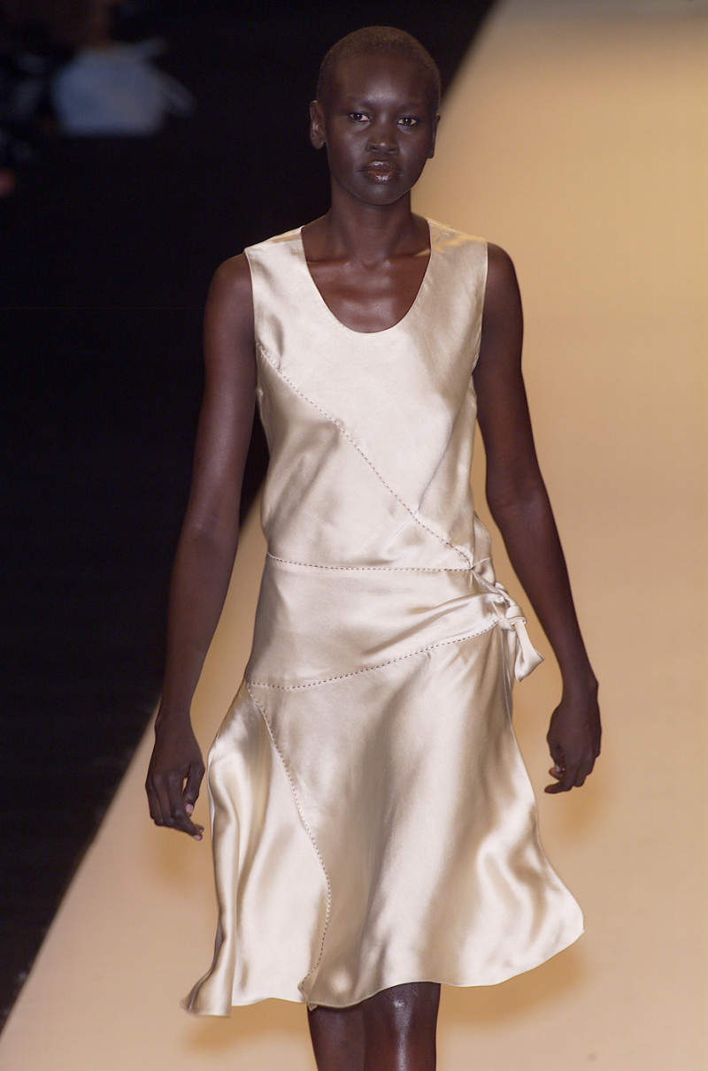 Donna Karan New York fashion show for Spring/Summer 2001