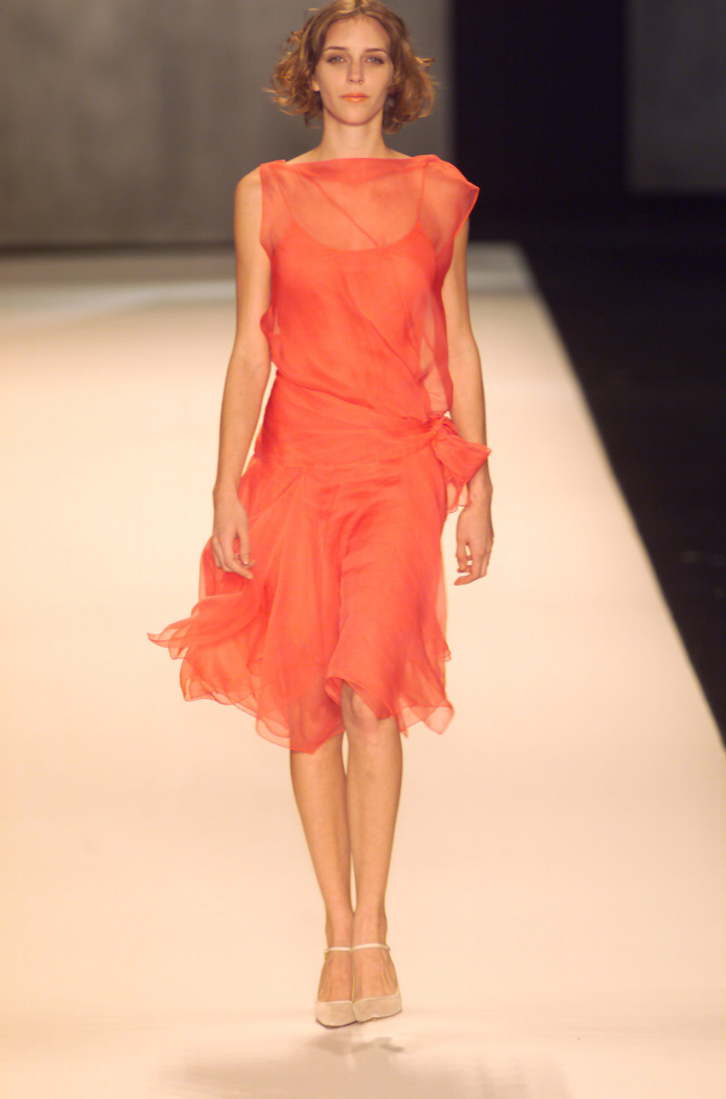 Donna Karan New York fashion show for Spring/Summer 2001