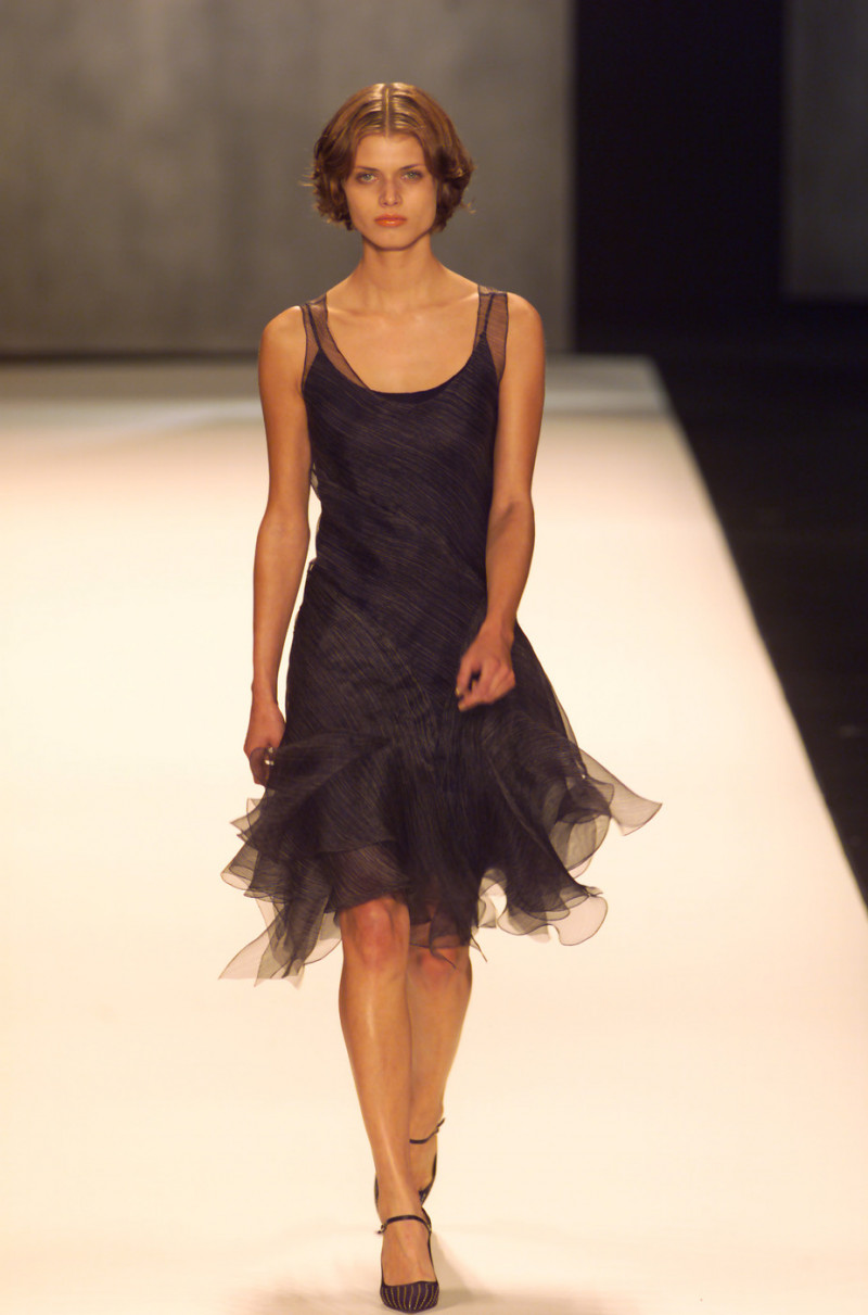 Donna Karan New York fashion show for Spring/Summer 2001