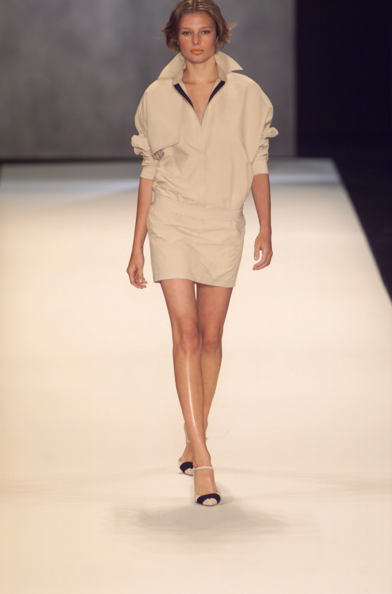 Donna Karan New York fashion show for Spring/Summer 2001