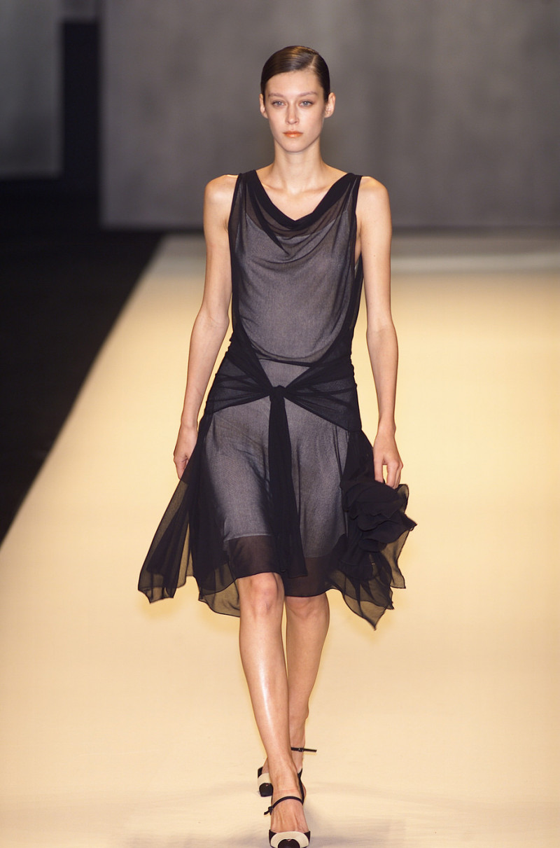 Donna Karan New York fashion show for Spring/Summer 2001
