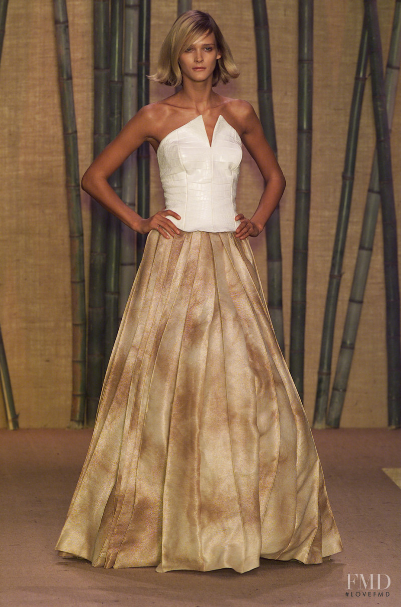 Douglas Hannant fashion show for Spring/Summer 2001