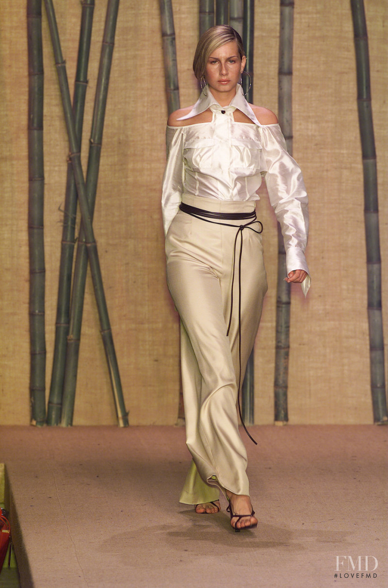 Douglas Hannant fashion show for Spring/Summer 2001