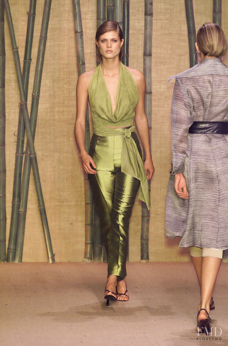 Douglas Hannant fashion show for Spring/Summer 2001