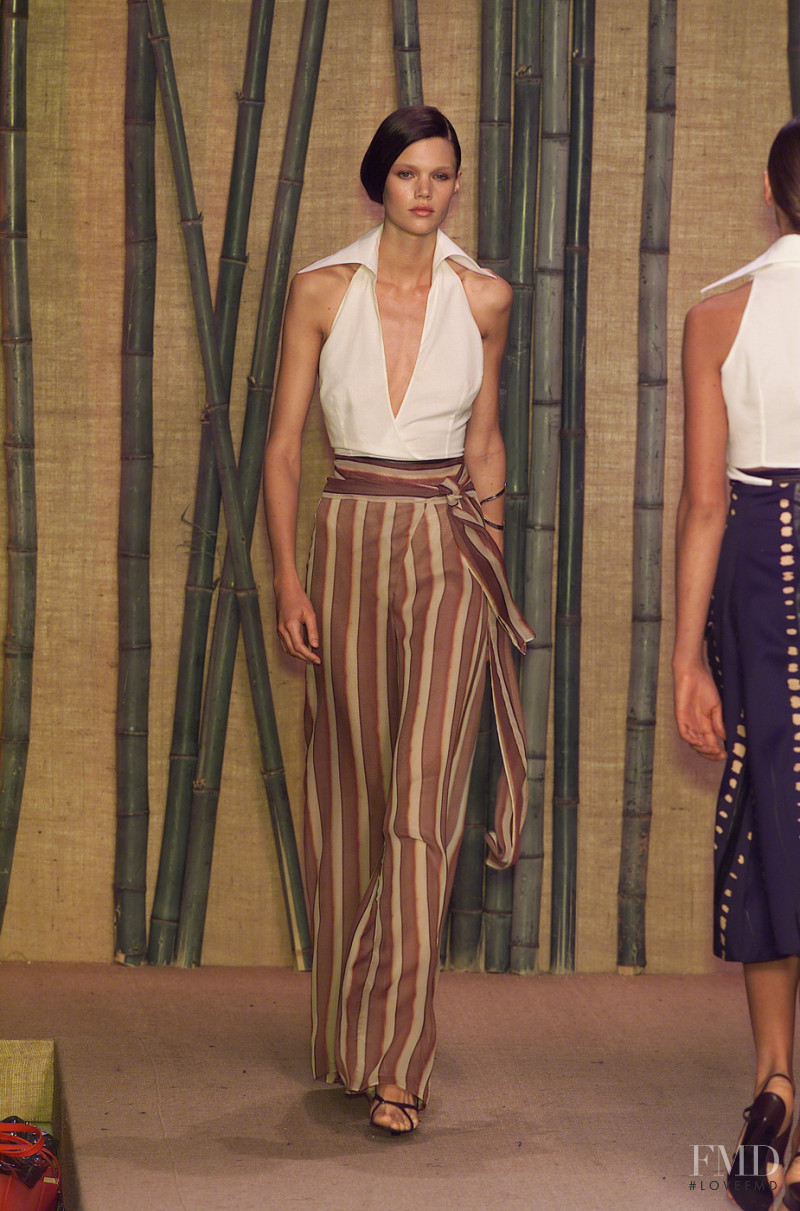 Douglas Hannant fashion show for Spring/Summer 2001