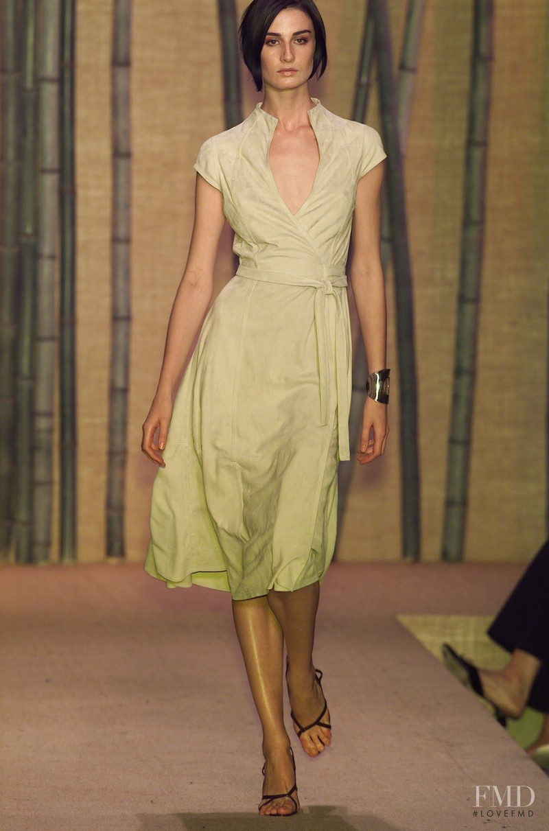 Douglas Hannant fashion show for Spring/Summer 2001