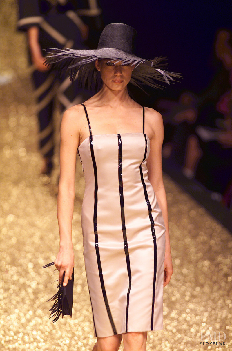 Erreuno fashion show for Spring/Summer 2001