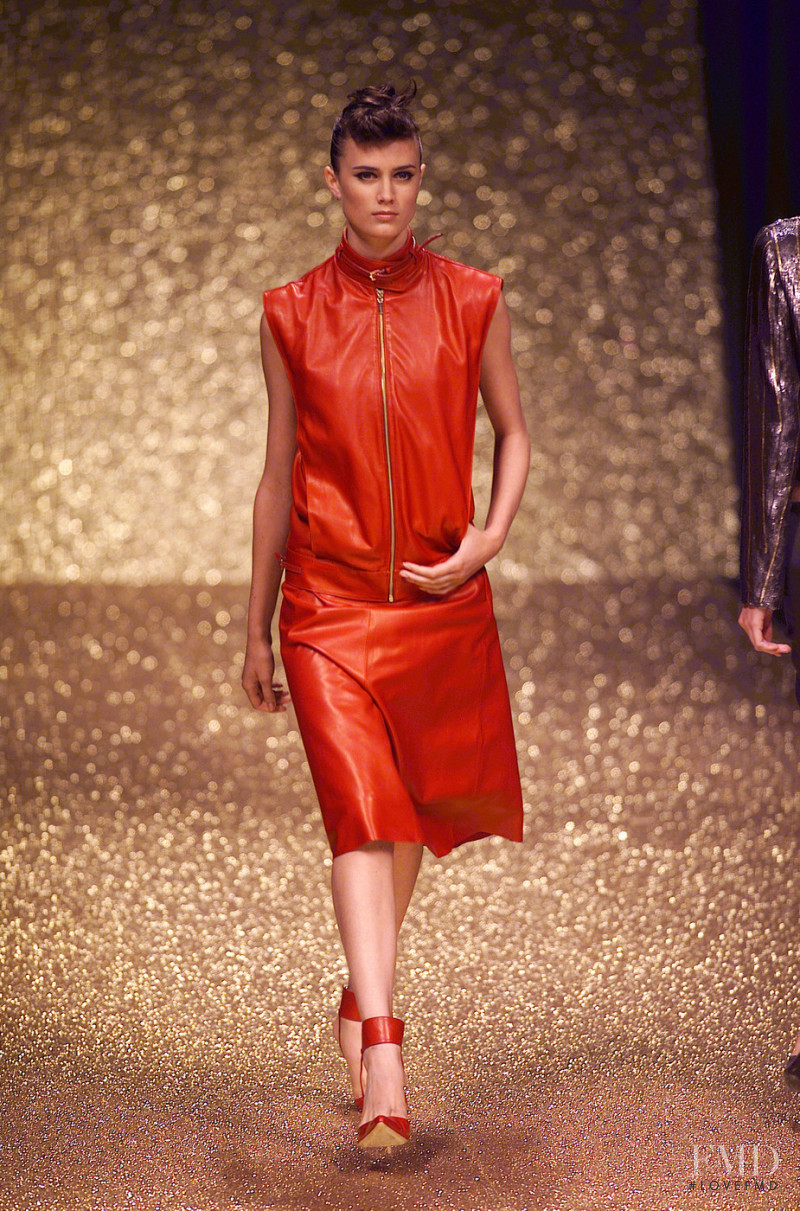 Erreuno fashion show for Spring/Summer 2001