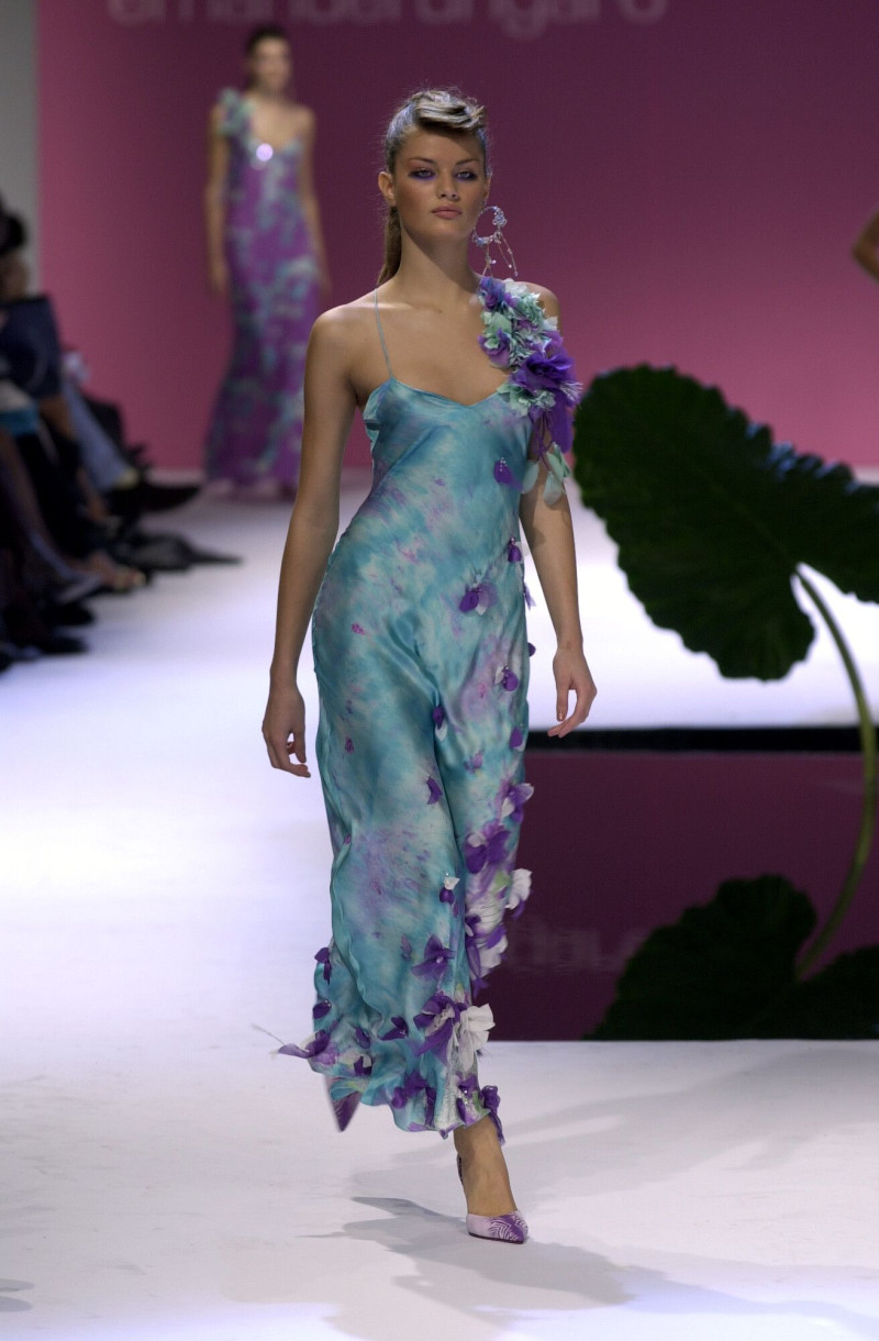 Isabeli Fontana featured in  the Emanuel Ungaro fashion show for Spring/Summer 2001