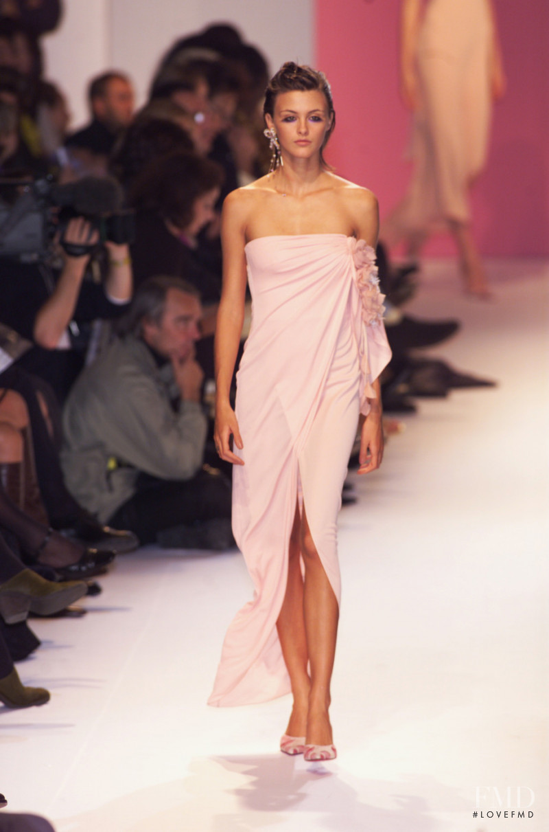 Emanuel Ungaro fashion show for Spring/Summer 2001