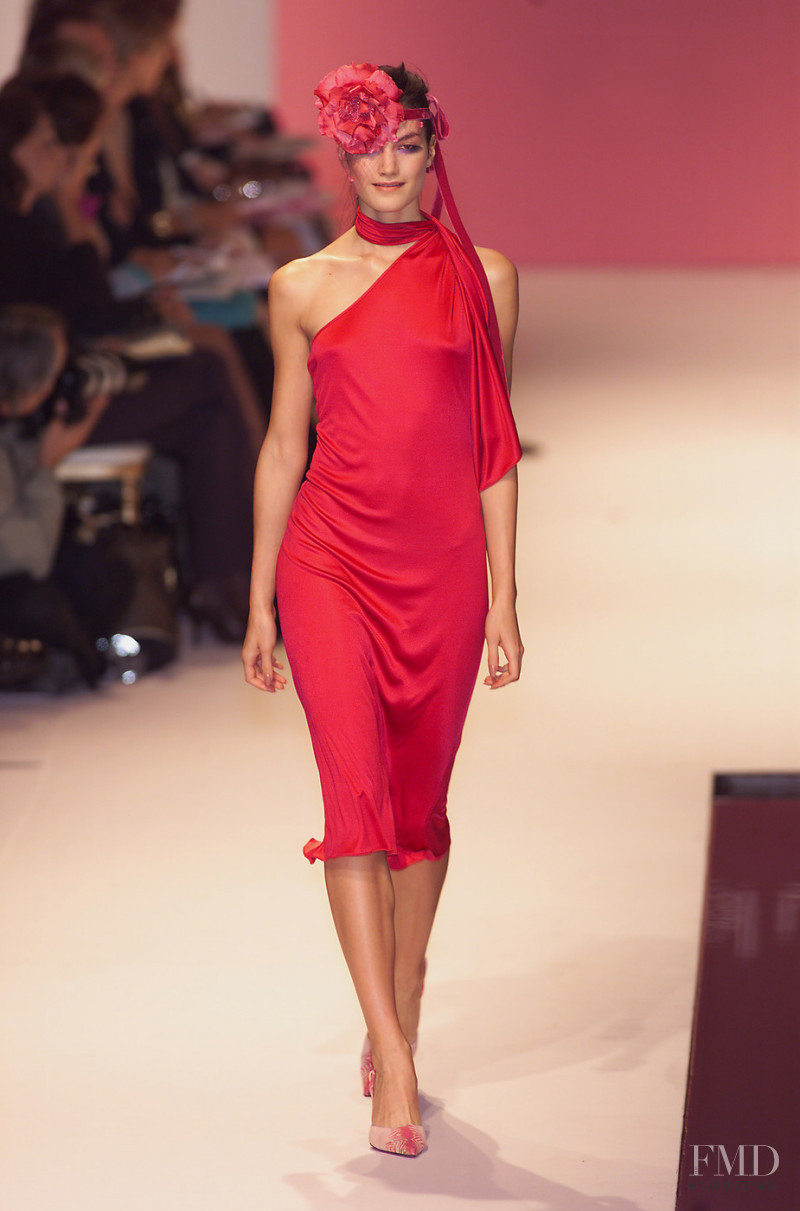 Emanuel Ungaro fashion show for Spring/Summer 2001