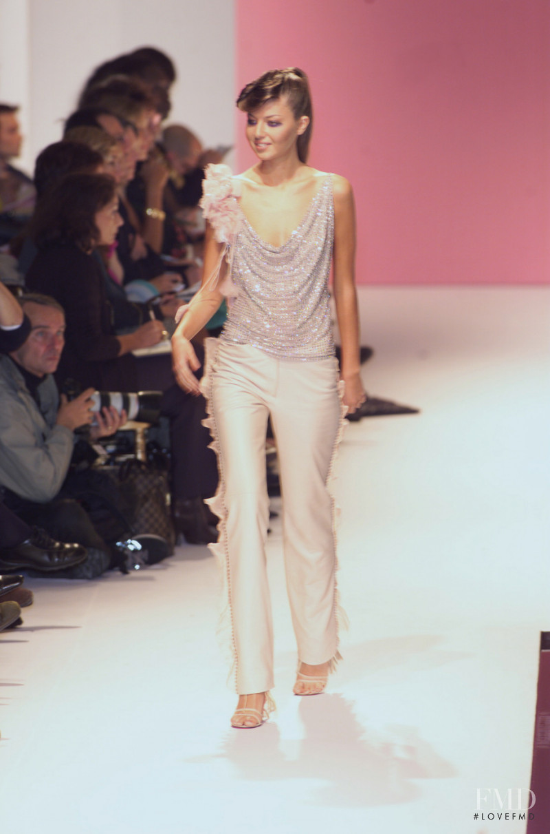 Emanuel Ungaro fashion show for Spring/Summer 2001