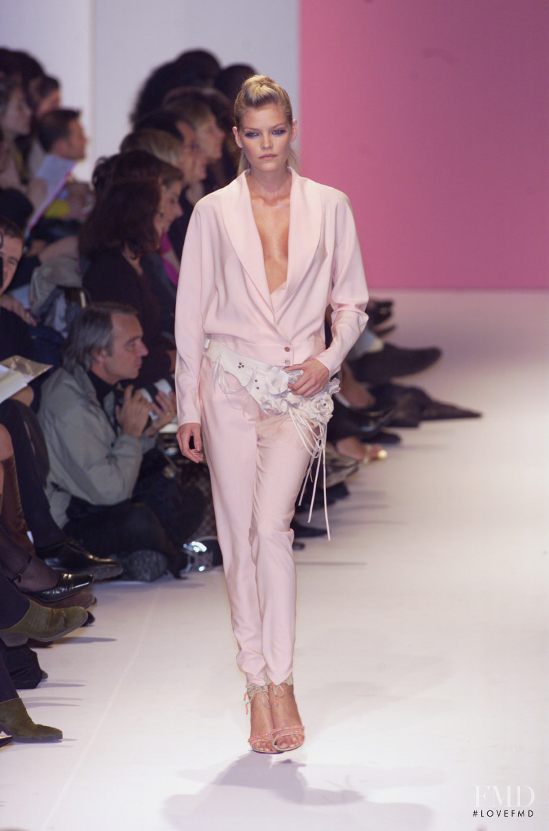 Emanuel Ungaro fashion show for Spring/Summer 2001