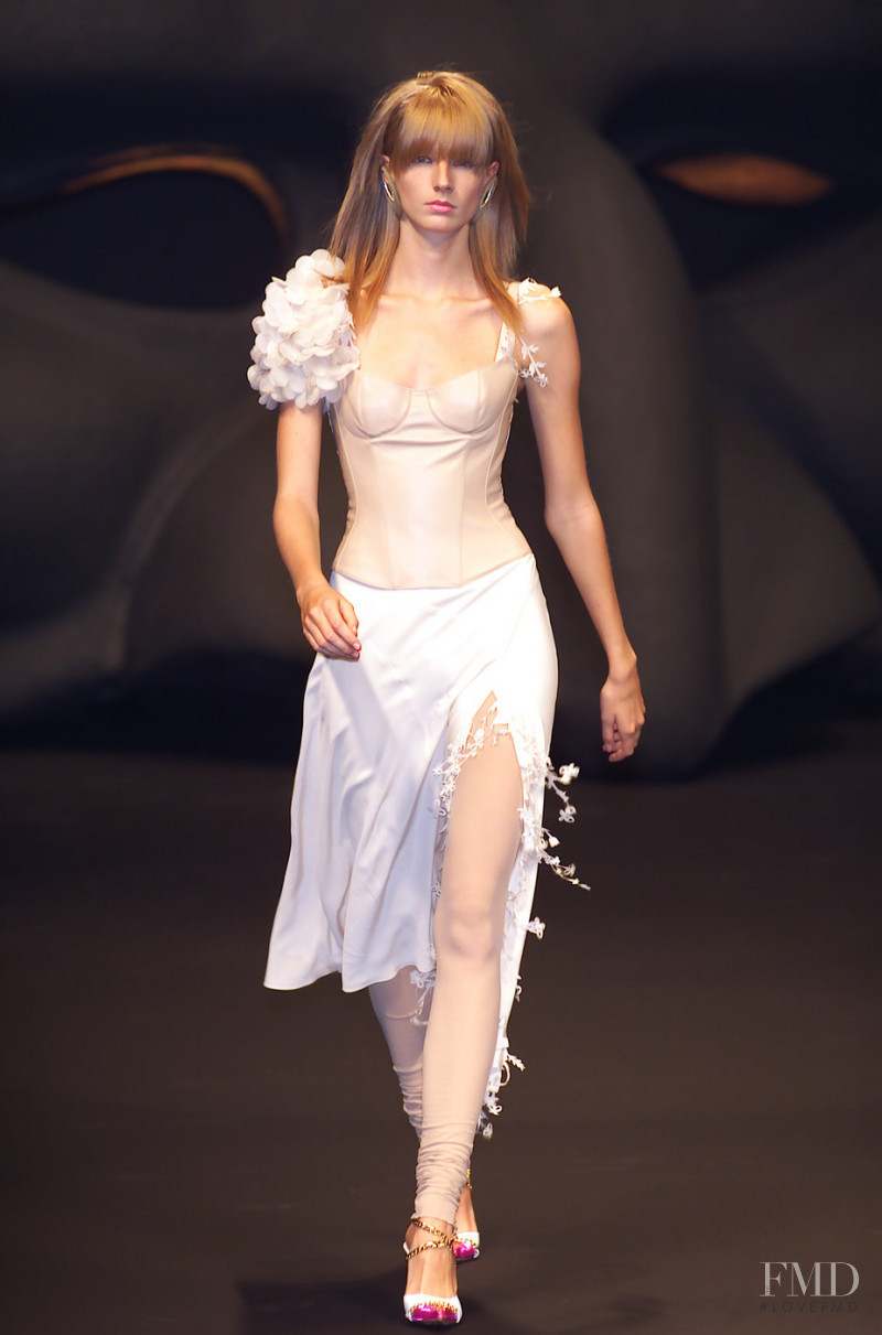 Guerriero fashion show for Spring/Summer 2001