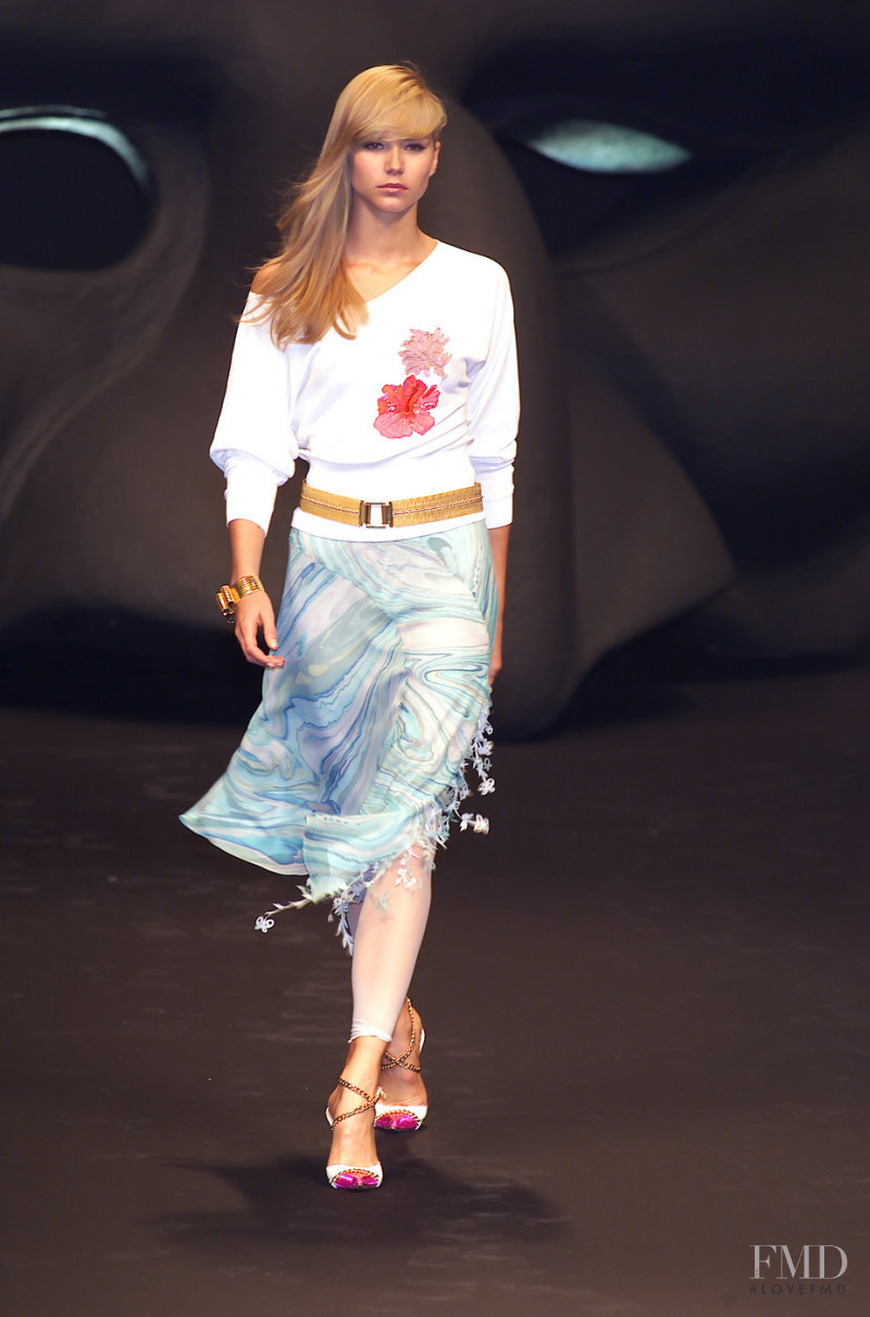 Guerriero fashion show for Spring/Summer 2001