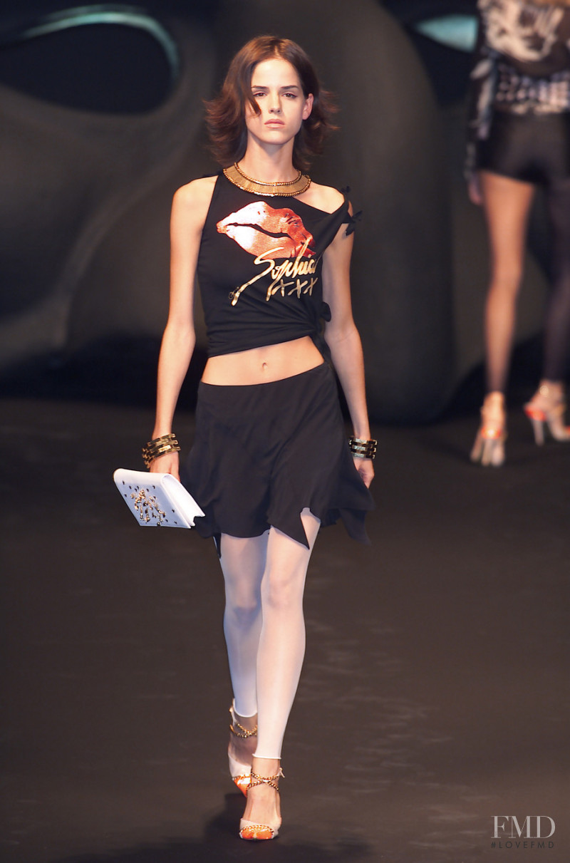 Guerriero fashion show for Spring/Summer 2001