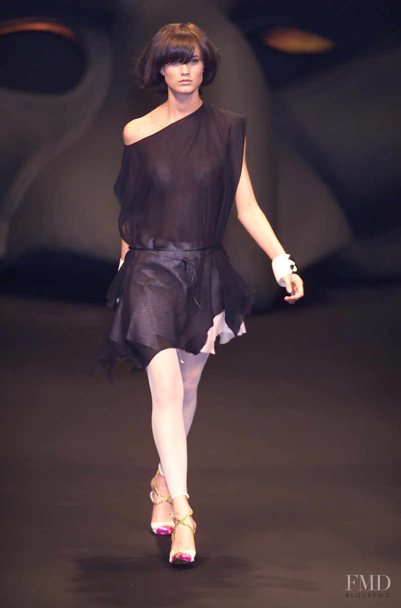 Guerriero fashion show for Spring/Summer 2001