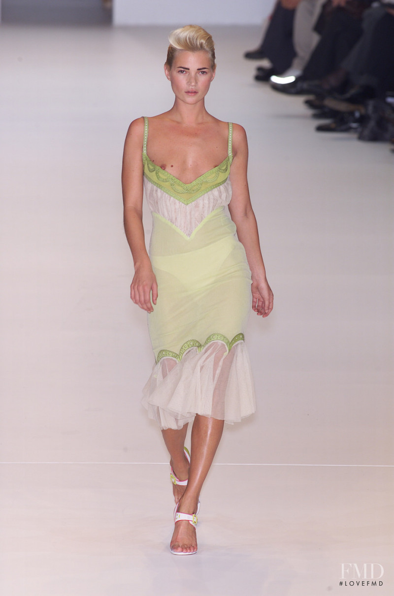 Givenchy fashion show for Spring/Summer 2001