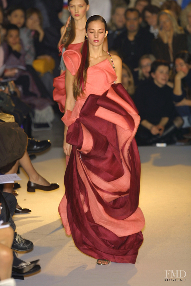 Ji Haye fashion show for Spring/Summer 2001