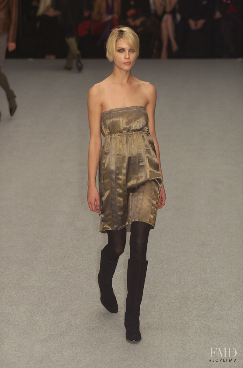 Alberta Ferretti fashion show for Autumn/Winter 2001