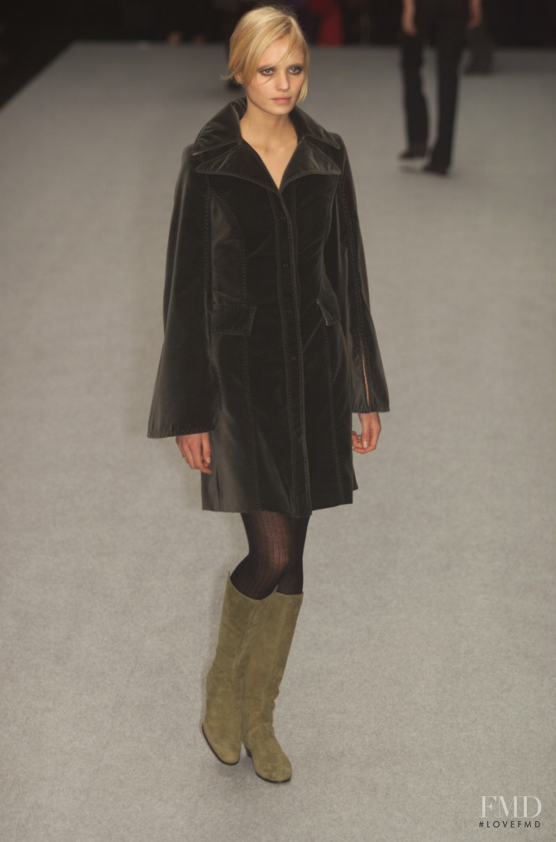 Alberta Ferretti fashion show for Autumn/Winter 2001