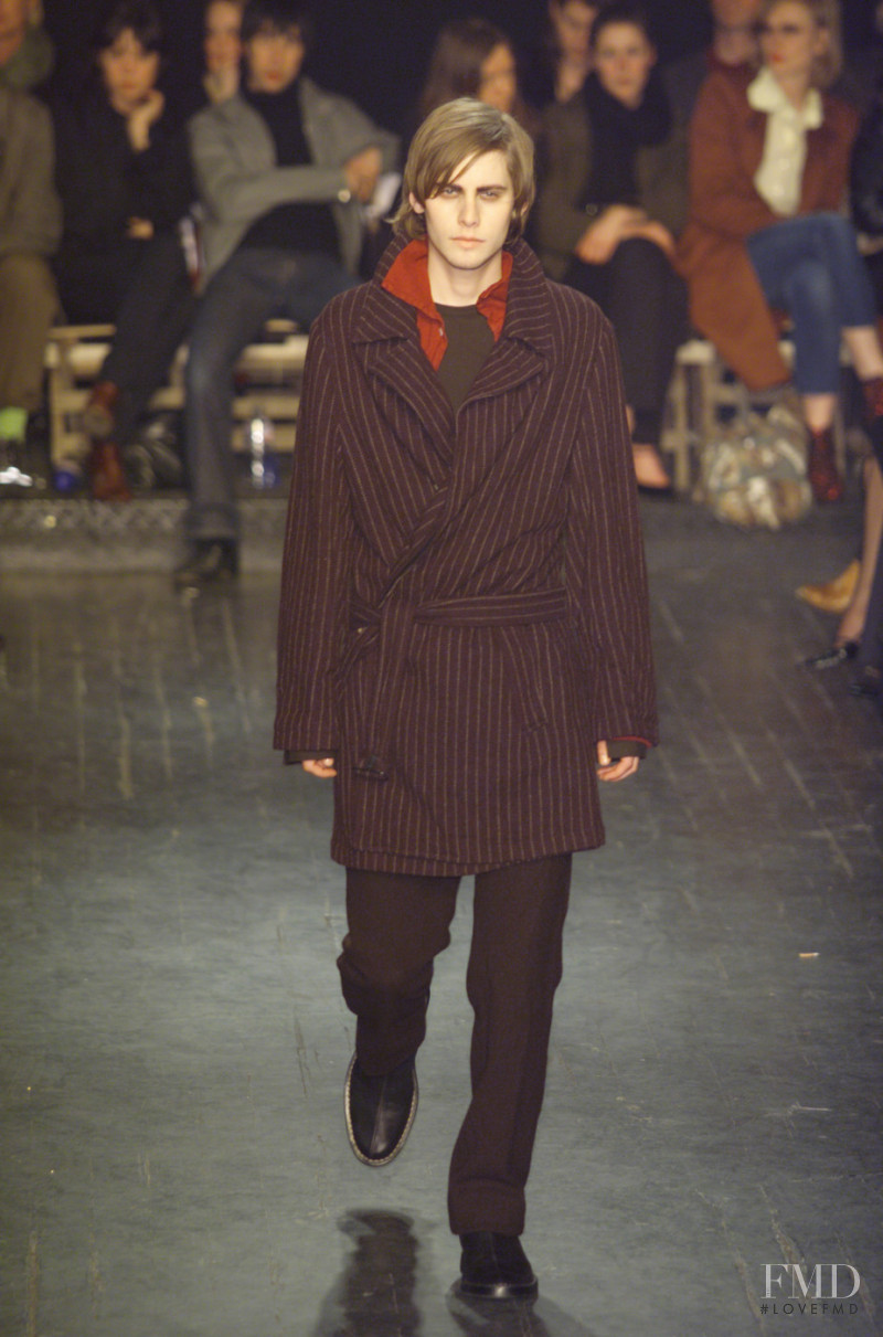 Ann Demeulemeester fashion show for Autumn/Winter 2001