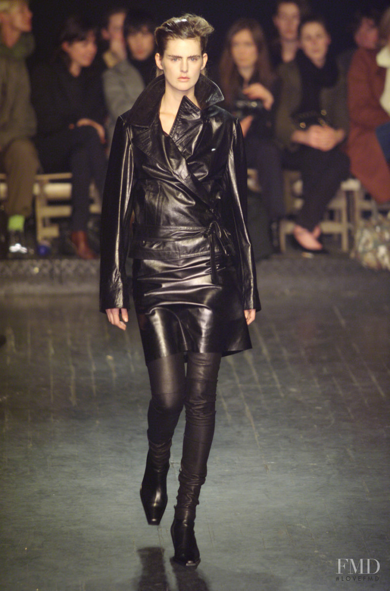 Ann Demeulemeester fashion show for Autumn/Winter 2001