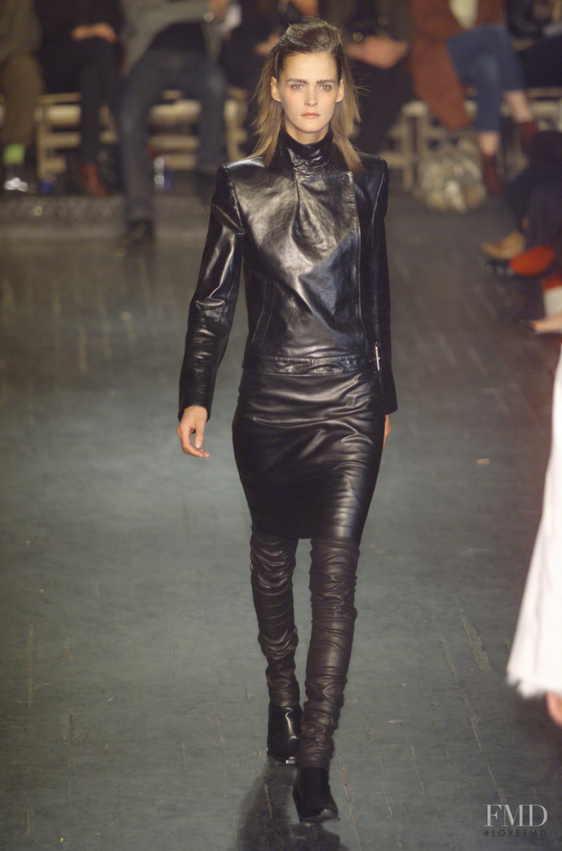 Ann Demeulemeester fashion show for Autumn/Winter 2001