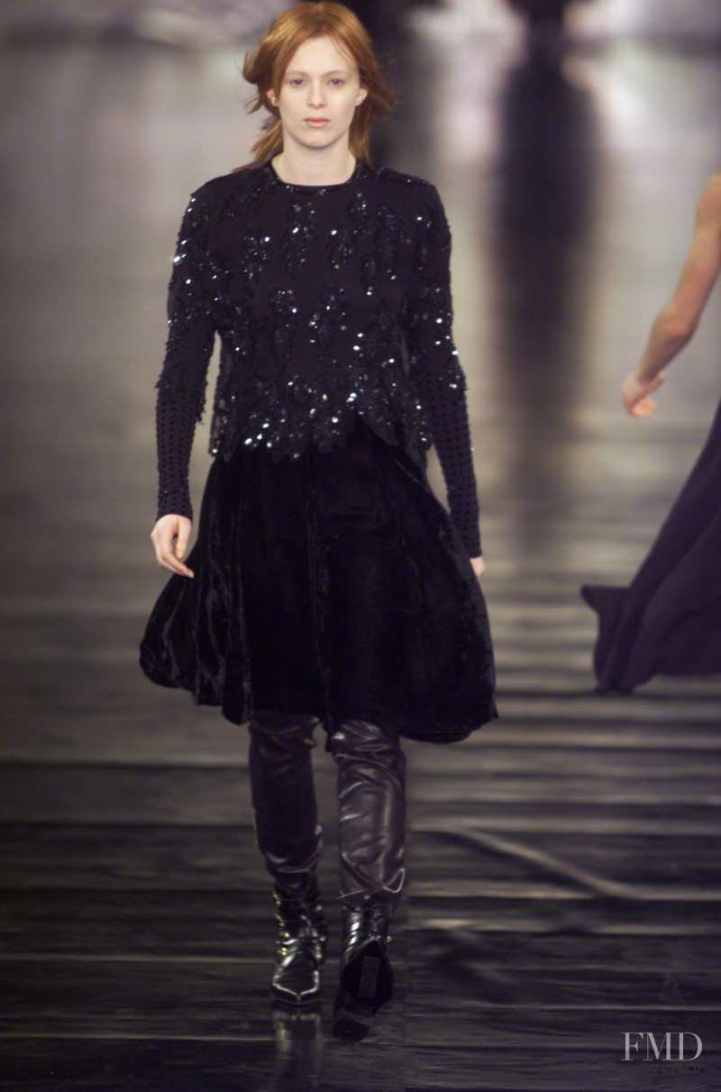 Karen Elson featured in  the Anna Molinari fashion show for Autumn/Winter 2001