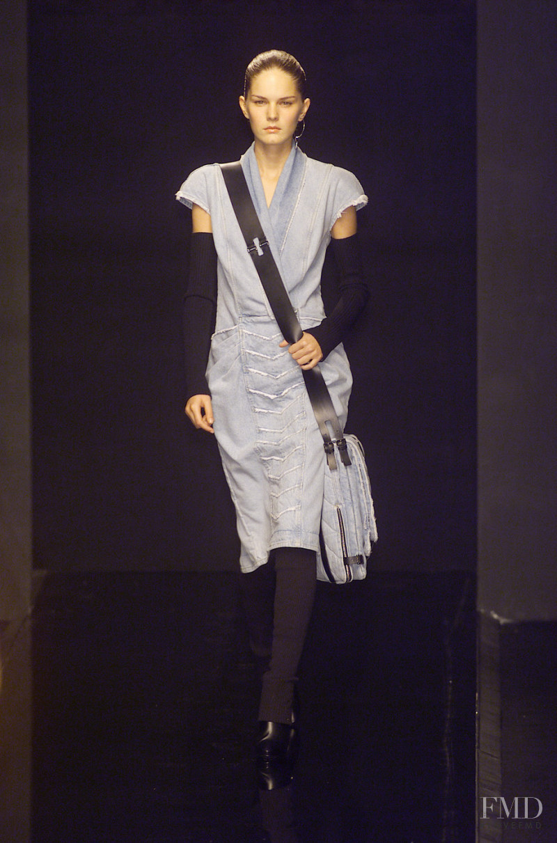 Bottega Veneta fashion show for Autumn/Winter 2001