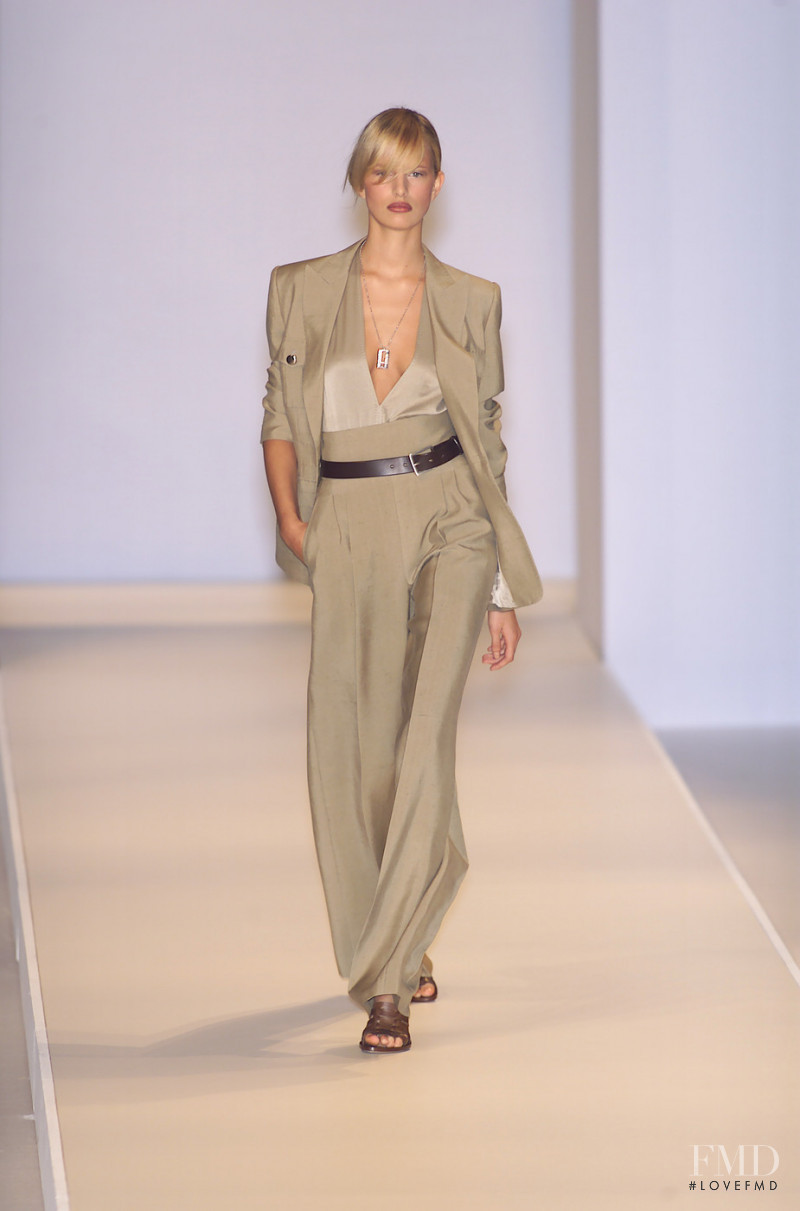 Karolina Kurkova featured in  the Max Mara fashion show for Spring/Summer 2001