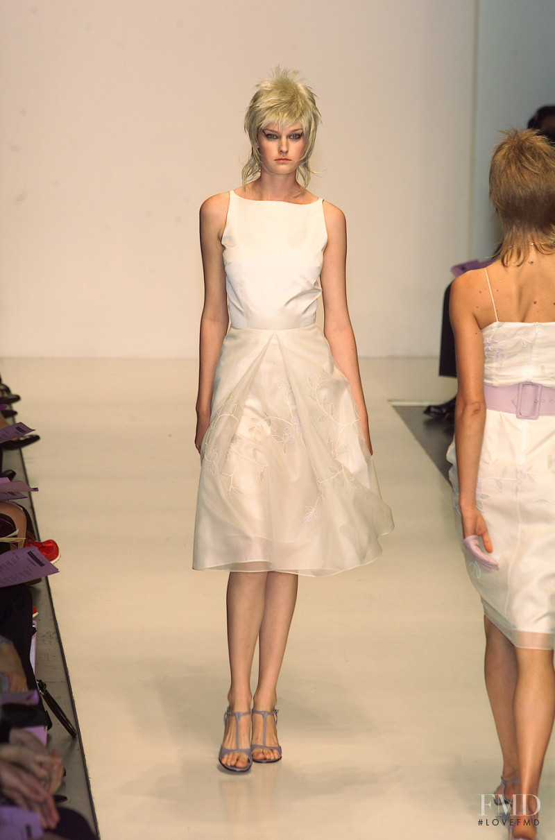 Narciso Rodriguez fashion show for Spring/Summer 2001