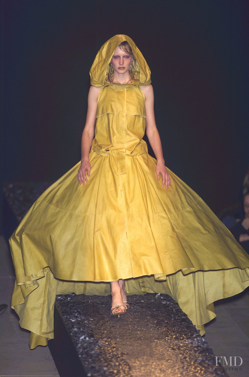 Olivier Theyskens fashion show for Spring/Summer 2001