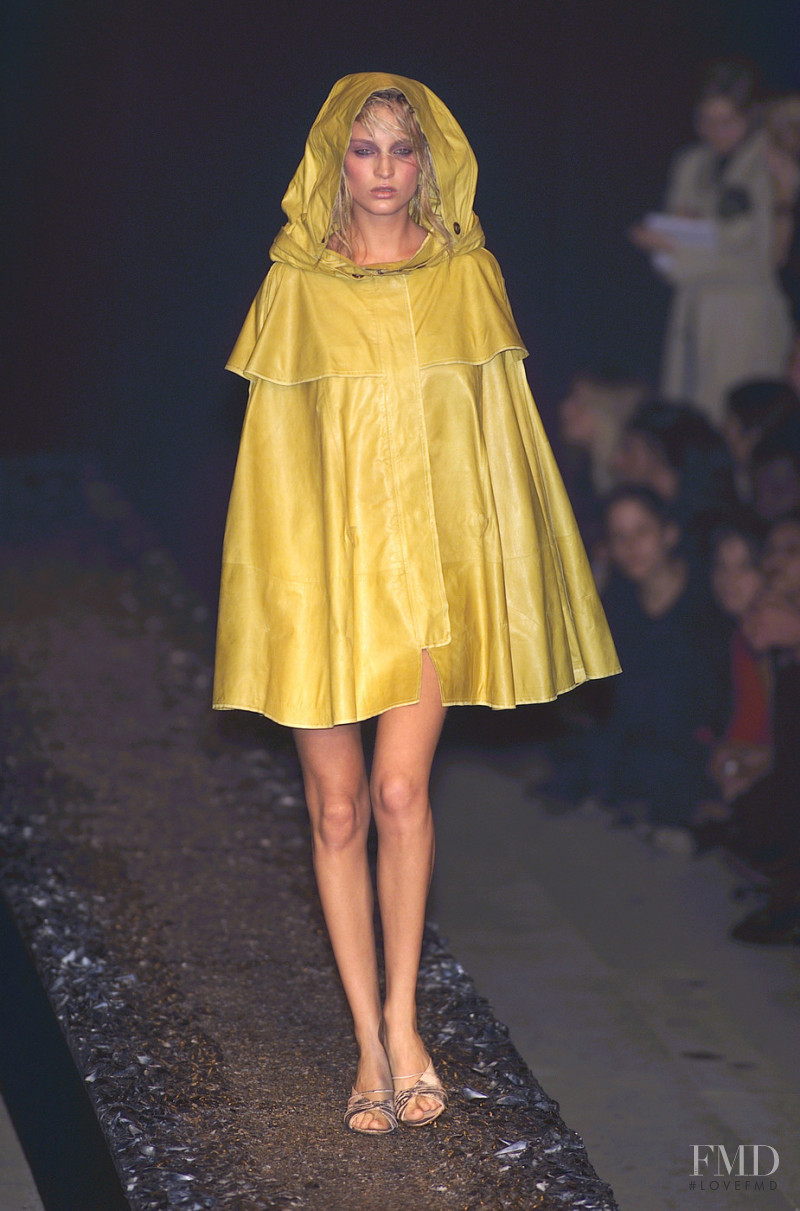 Olivier Theyskens fashion show for Spring/Summer 2001