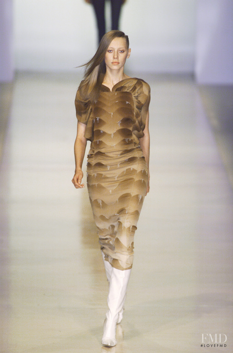 Chloe fashion show for Autumn/Winter 2001