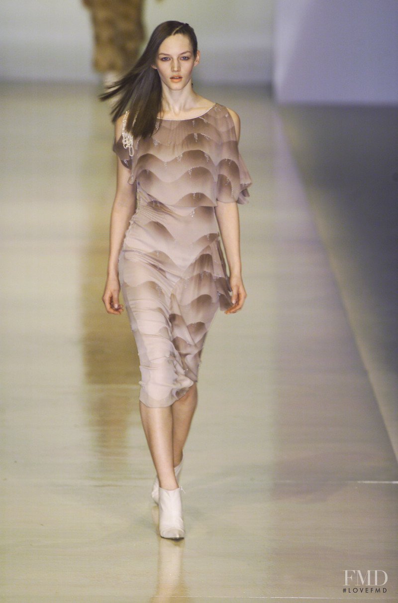 Chloe fashion show for Autumn/Winter 2001