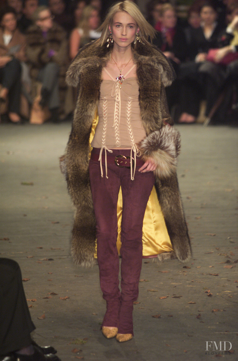 Dolce & Gabbana fashion show for Autumn/Winter 2001