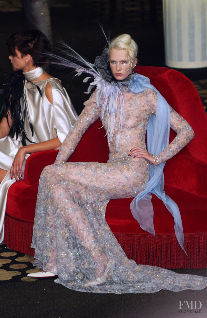 Emanuel Ungaro fashion show for Autumn/Winter 2001