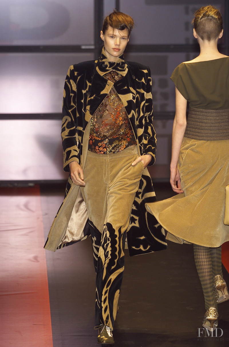 Etro fashion show for Autumn/Winter 2001