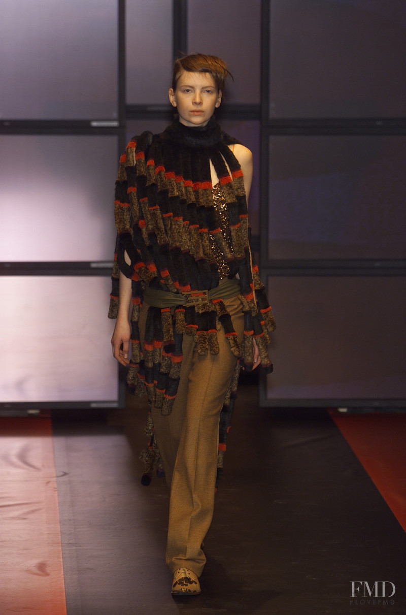 Etro fashion show for Autumn/Winter 2001