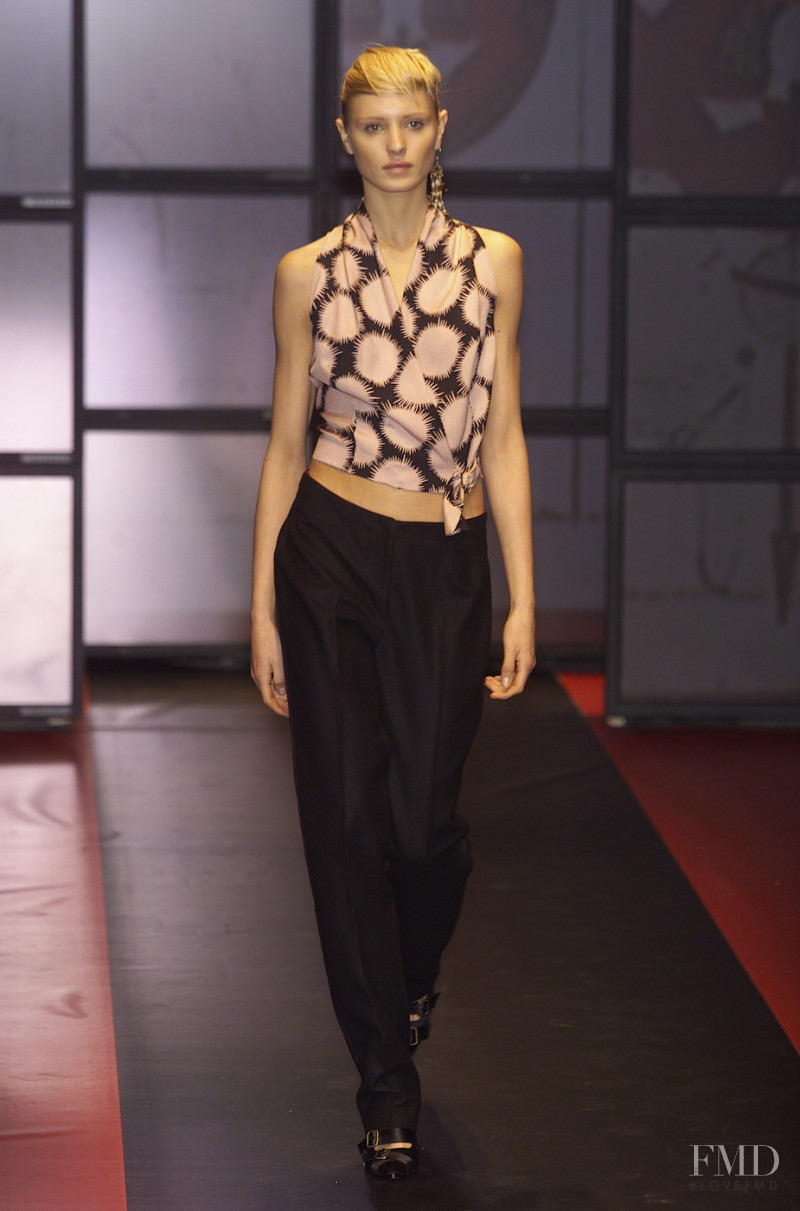 Etro fashion show for Autumn/Winter 2001