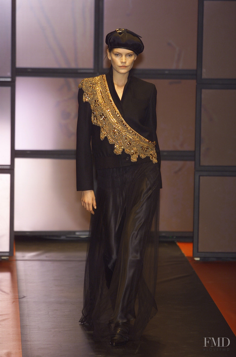 Etro fashion show for Autumn/Winter 2001