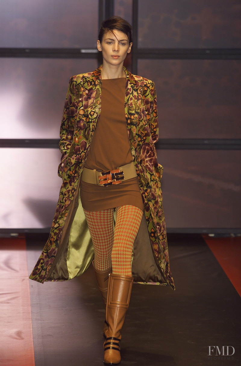 Etro fashion show for Autumn/Winter 2001