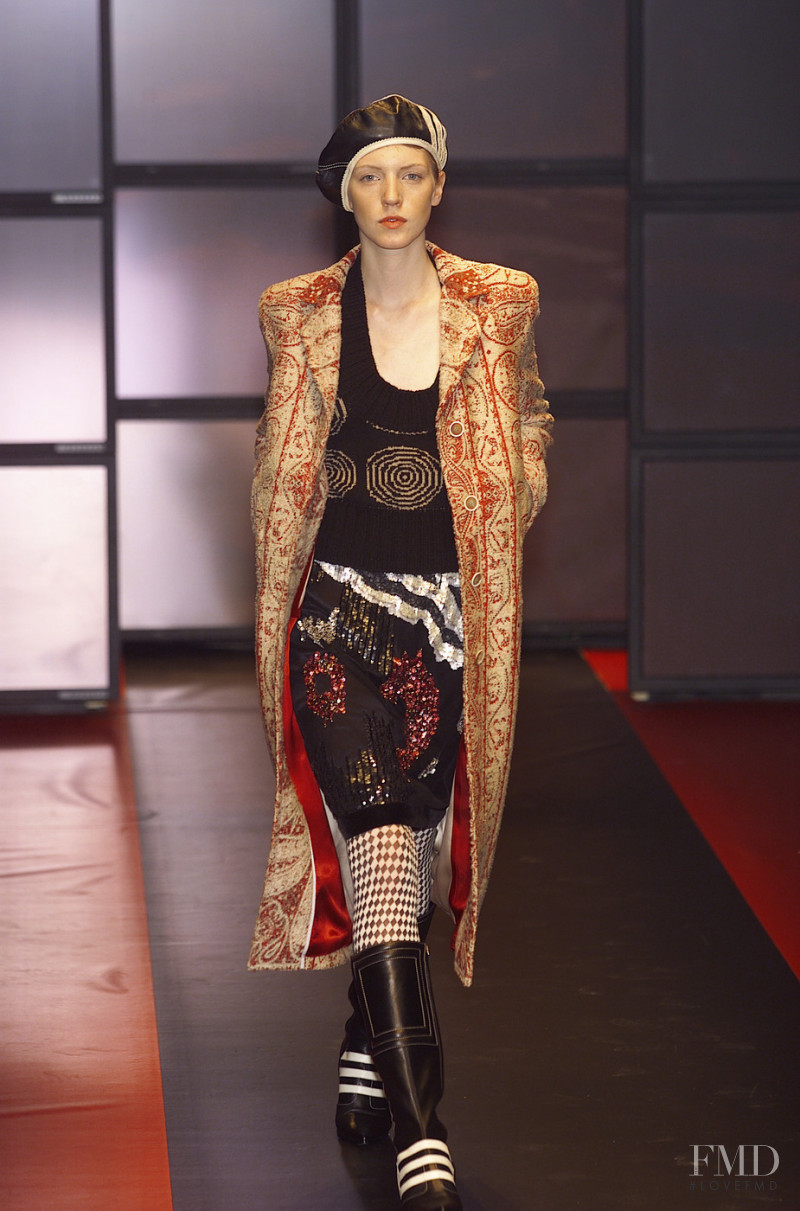 Etro fashion show for Autumn/Winter 2001