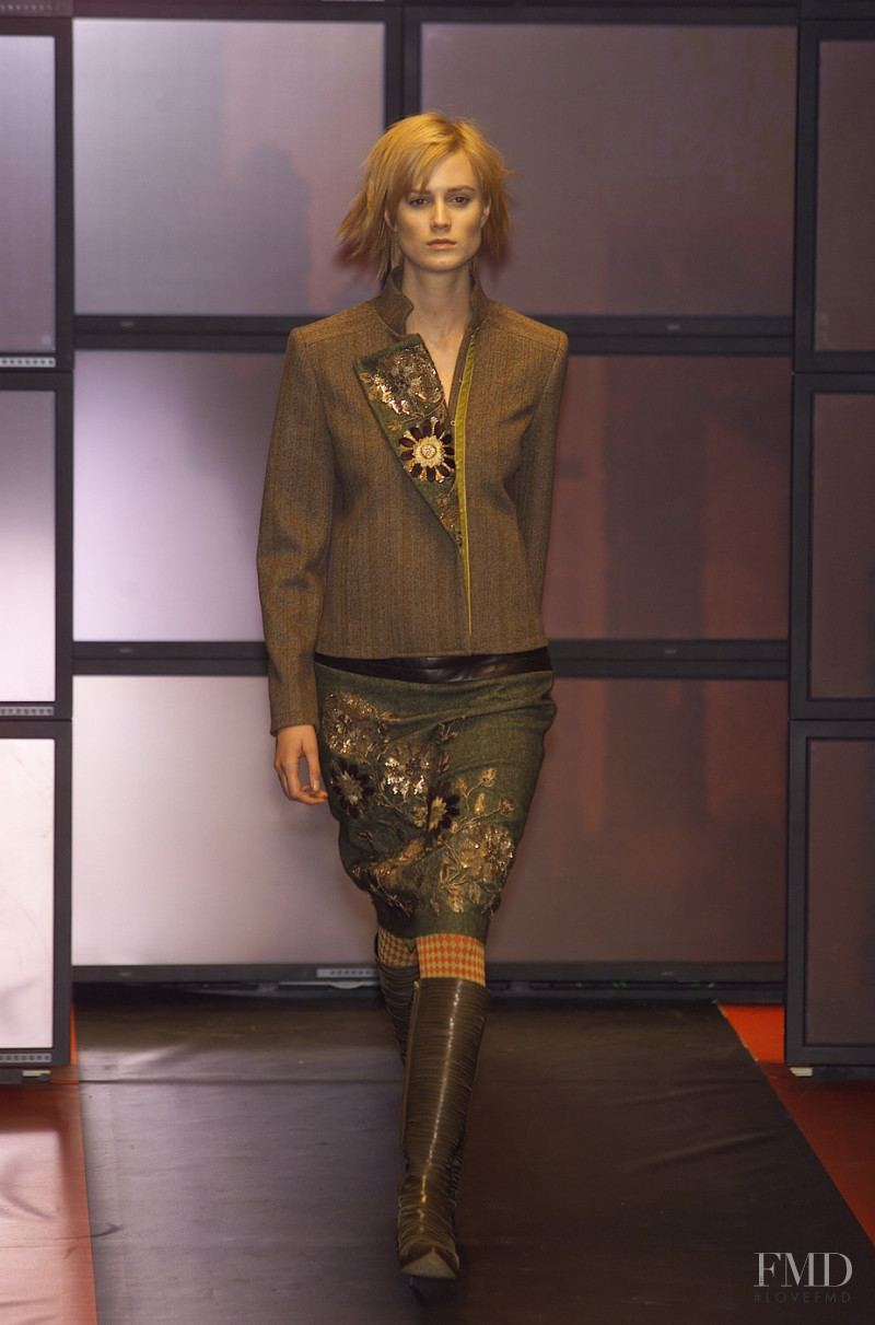 Etro fashion show for Autumn/Winter 2001