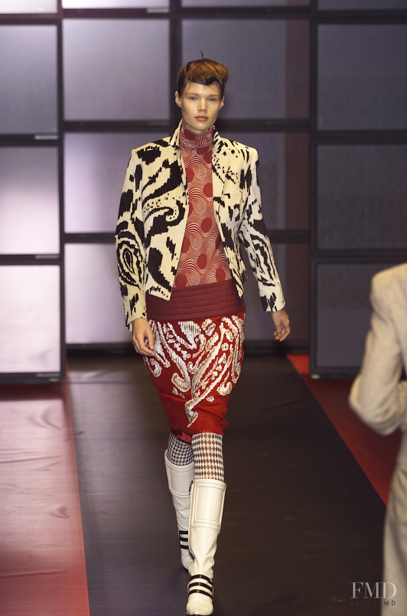 Etro fashion show for Autumn/Winter 2001