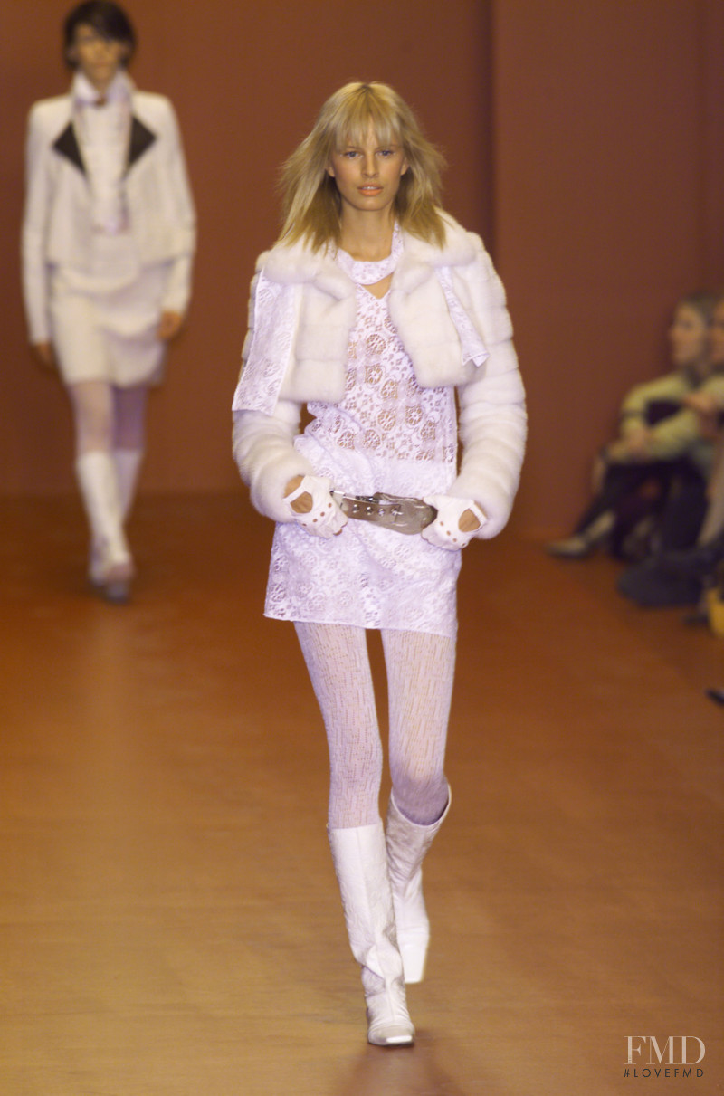 Karolina Kurkova featured in  the Fendi fashion show for Autumn/Winter 2001