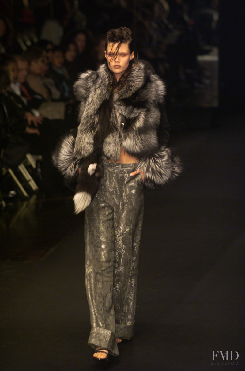 Gianfranco Ferré fashion show for Autumn/Winter 2001